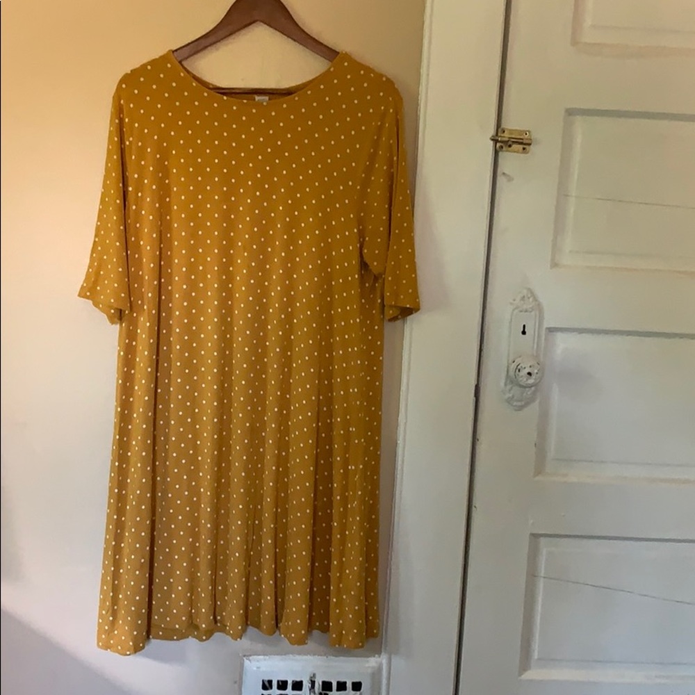 Polka dot summer dress 🧡
